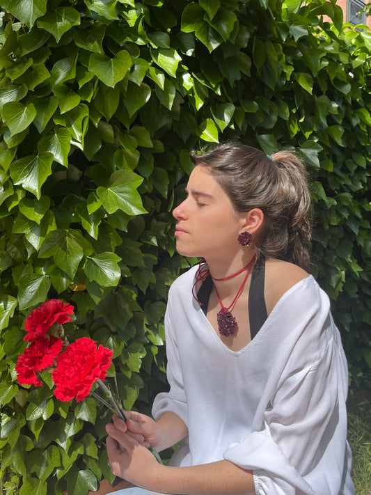 Clavel rojo: pendientes pegados
