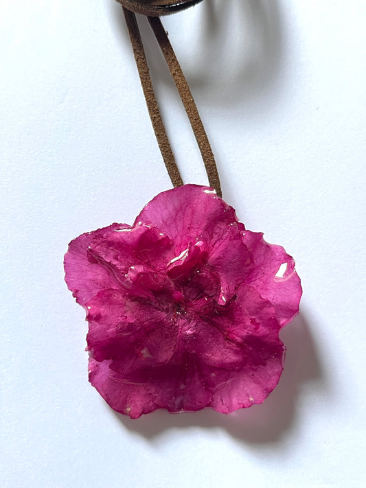 Azalea rosa: collar
