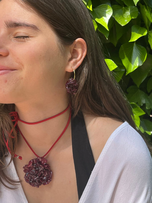 Clavel rojo: pendientes aro