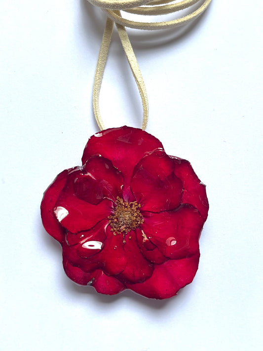 Rosa: collar
