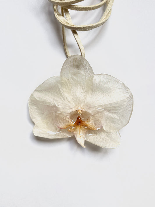 Orquídea, collar.