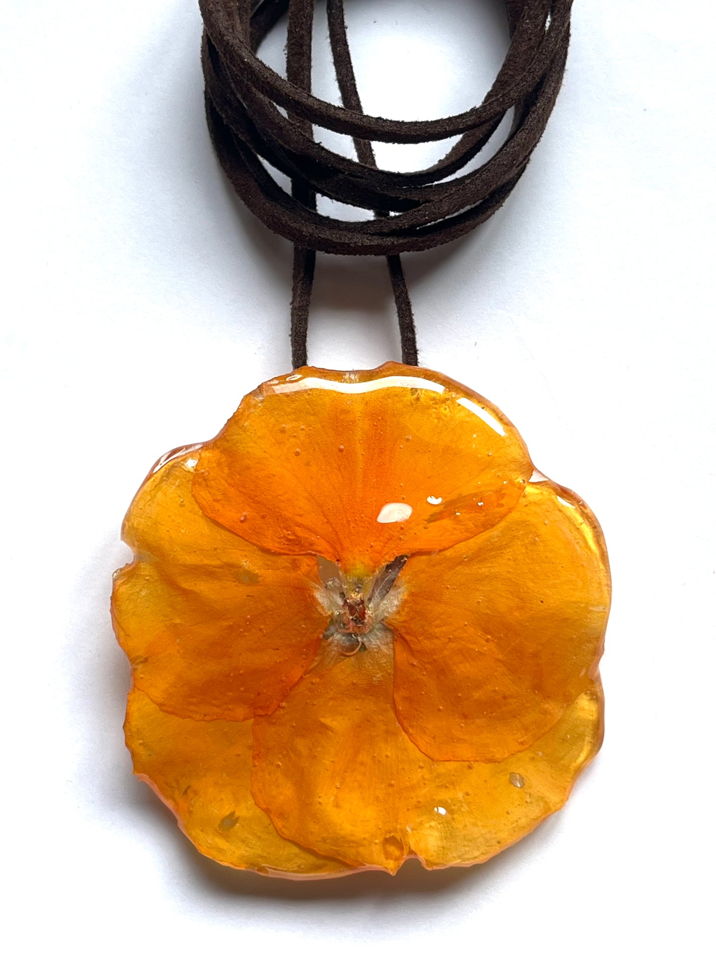 Pensamiento, collar.