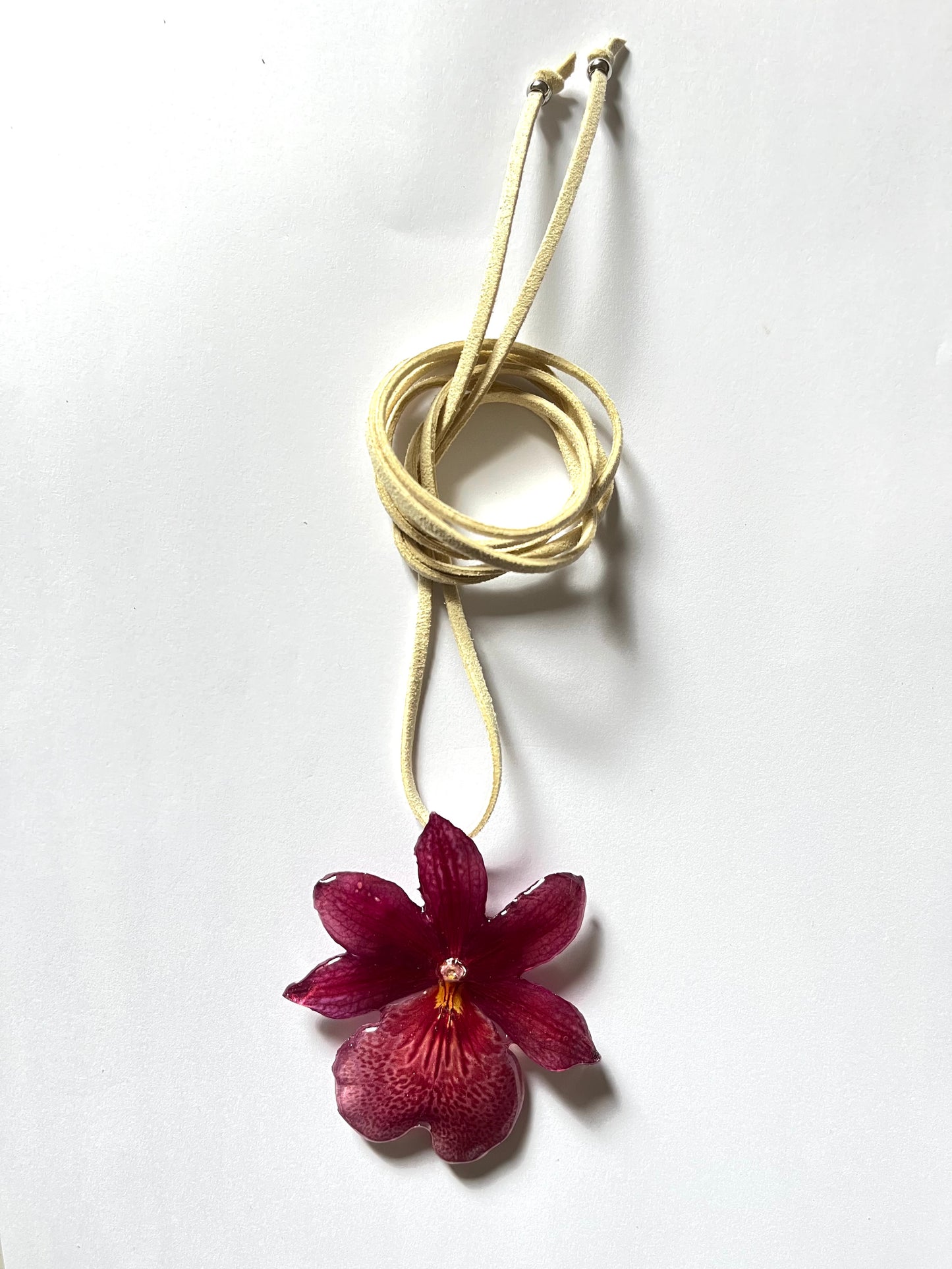 Orquídea rosa: collar