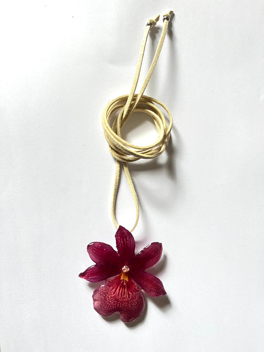Orquídea rosa: collar