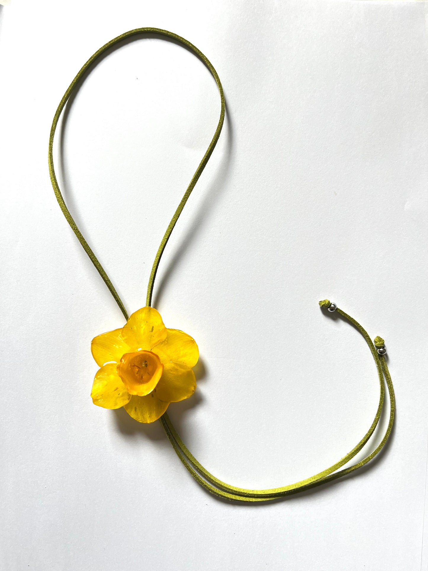 Narciso: collar corbata