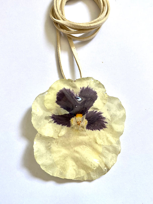 Pensamiento gigante:collar