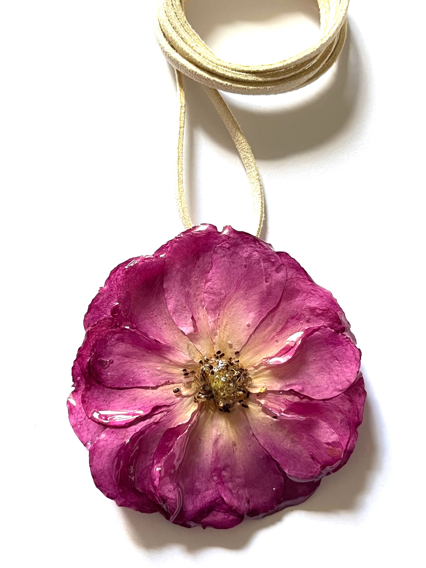 Rosa: collar