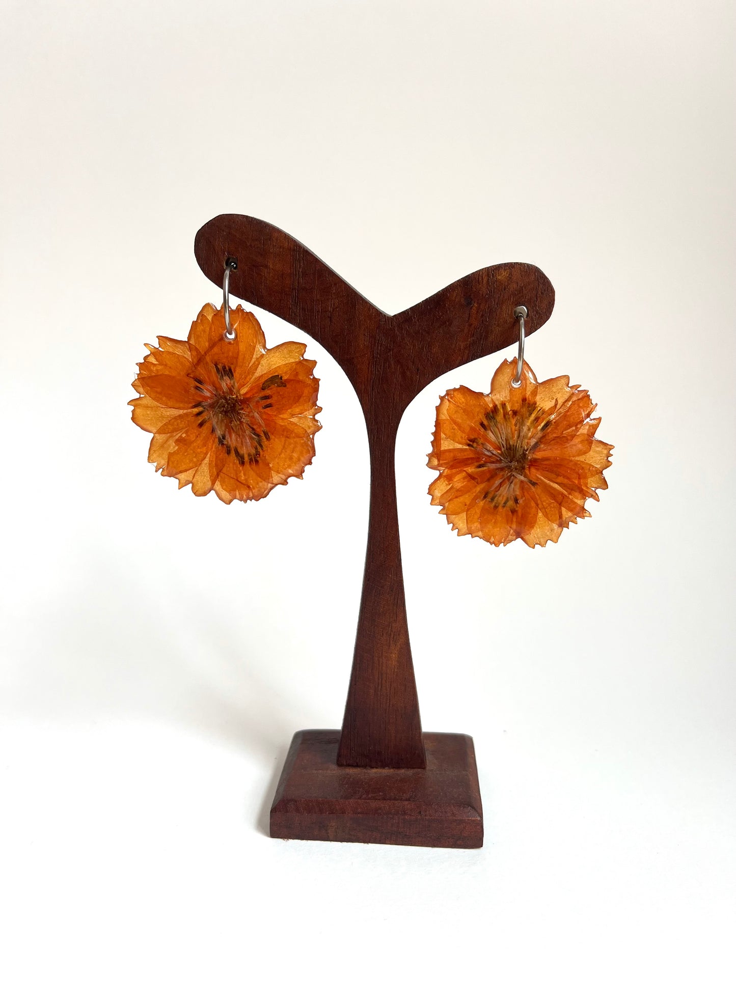 Cosmos naranja, pendientes