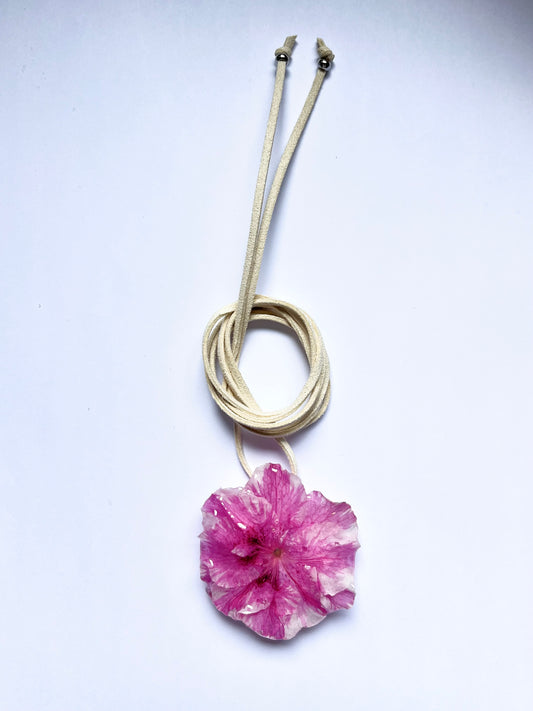 Azalea: collar