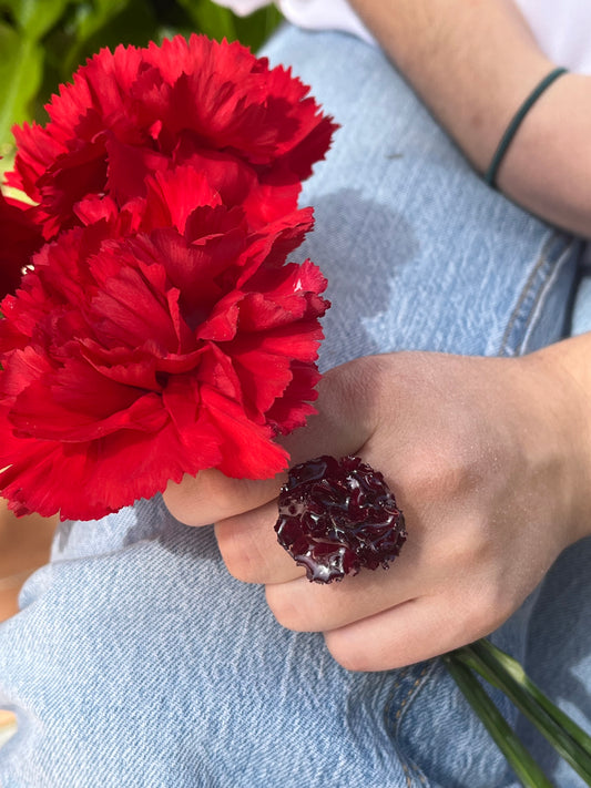 Clavel rojo: anillo