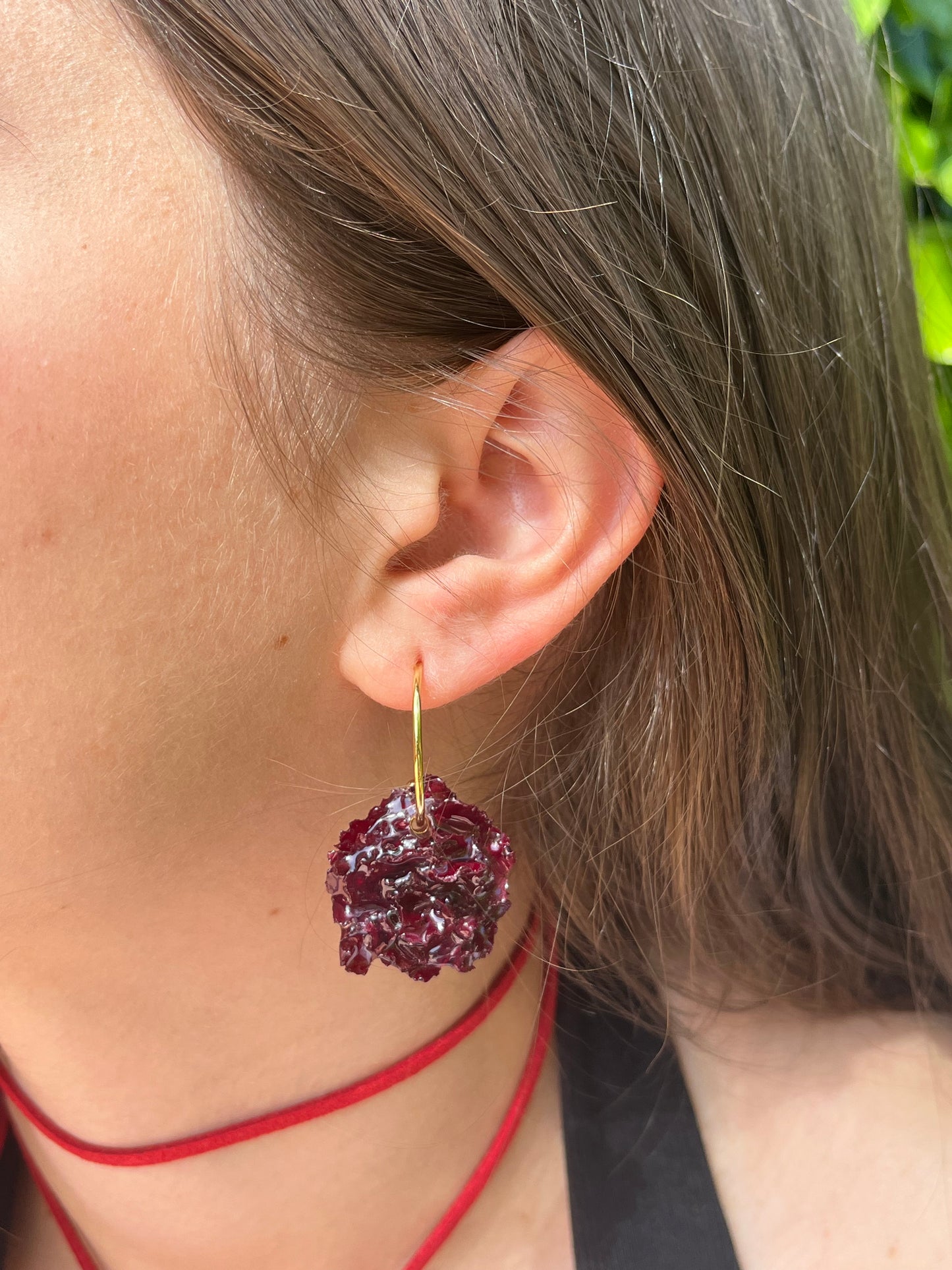 Clavel rojo: pendientes aro