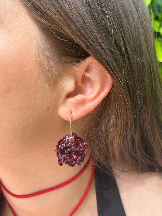 Clavel rojo: pendientes aro