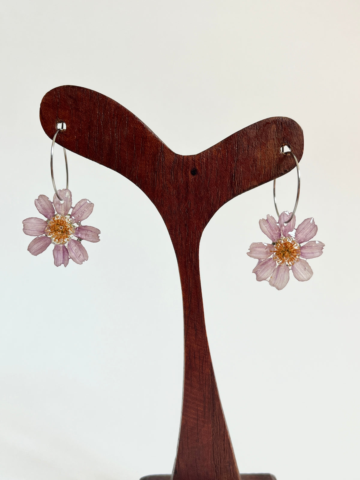 Margarita lila, pendientes