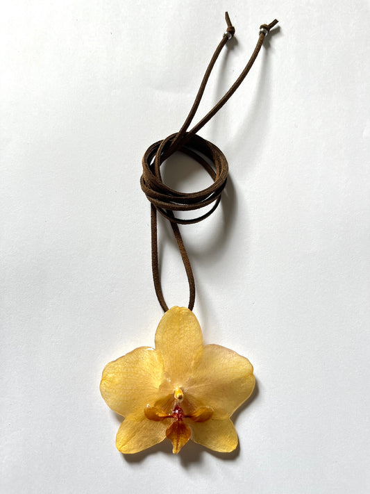 Orquídea amarilla: collar