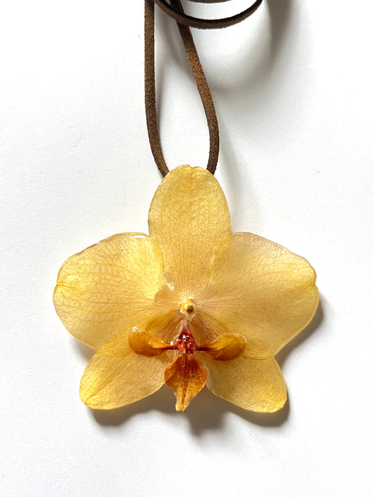 Orquídea amarilla: collar