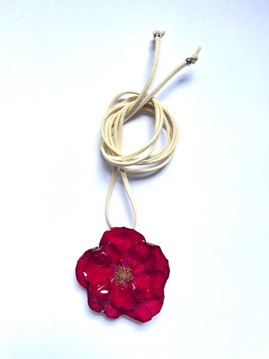 Rosa: collar