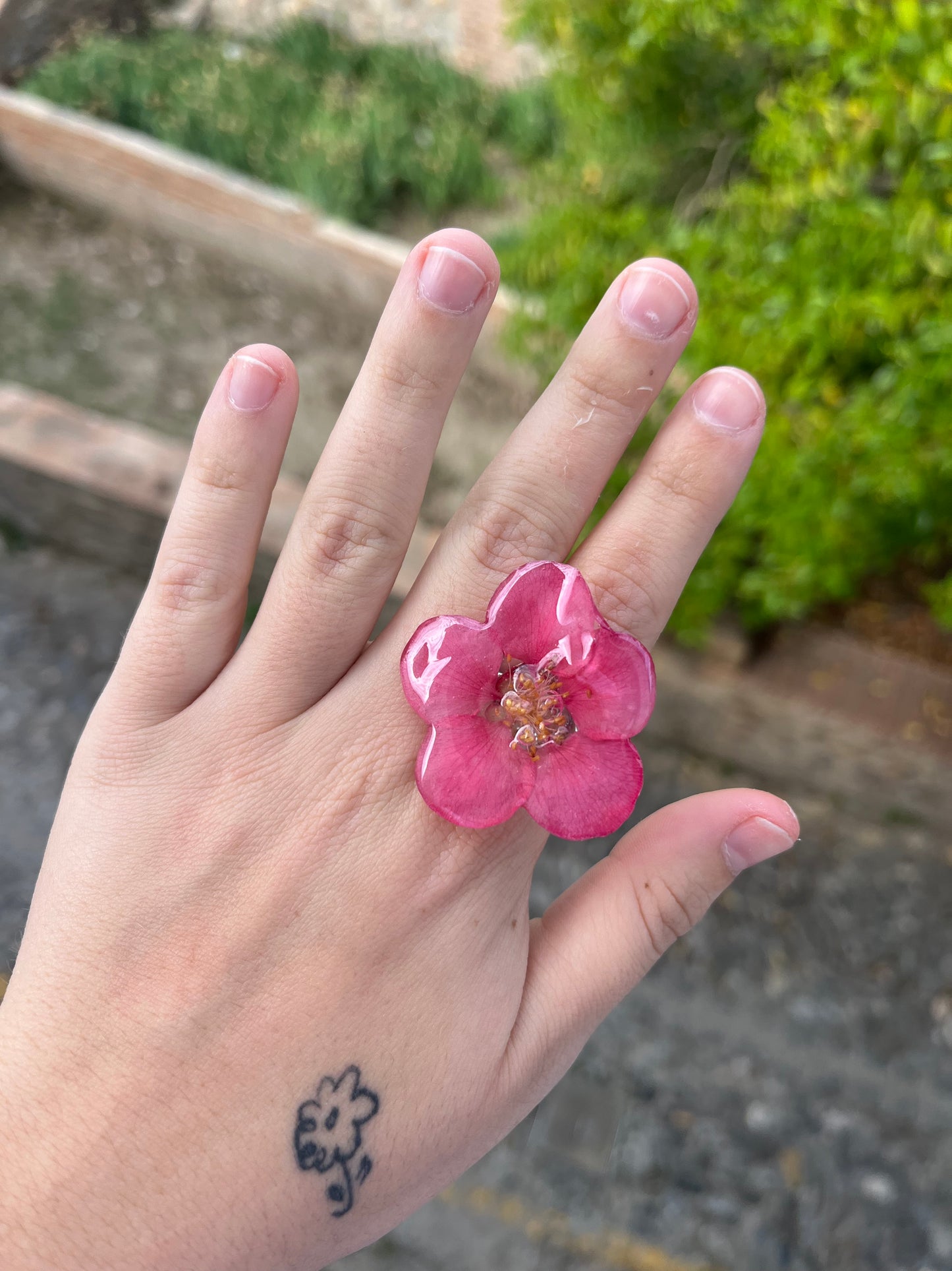 Flor rosa: anillo