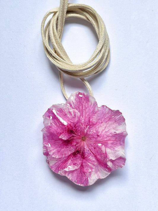Azalea: collar
