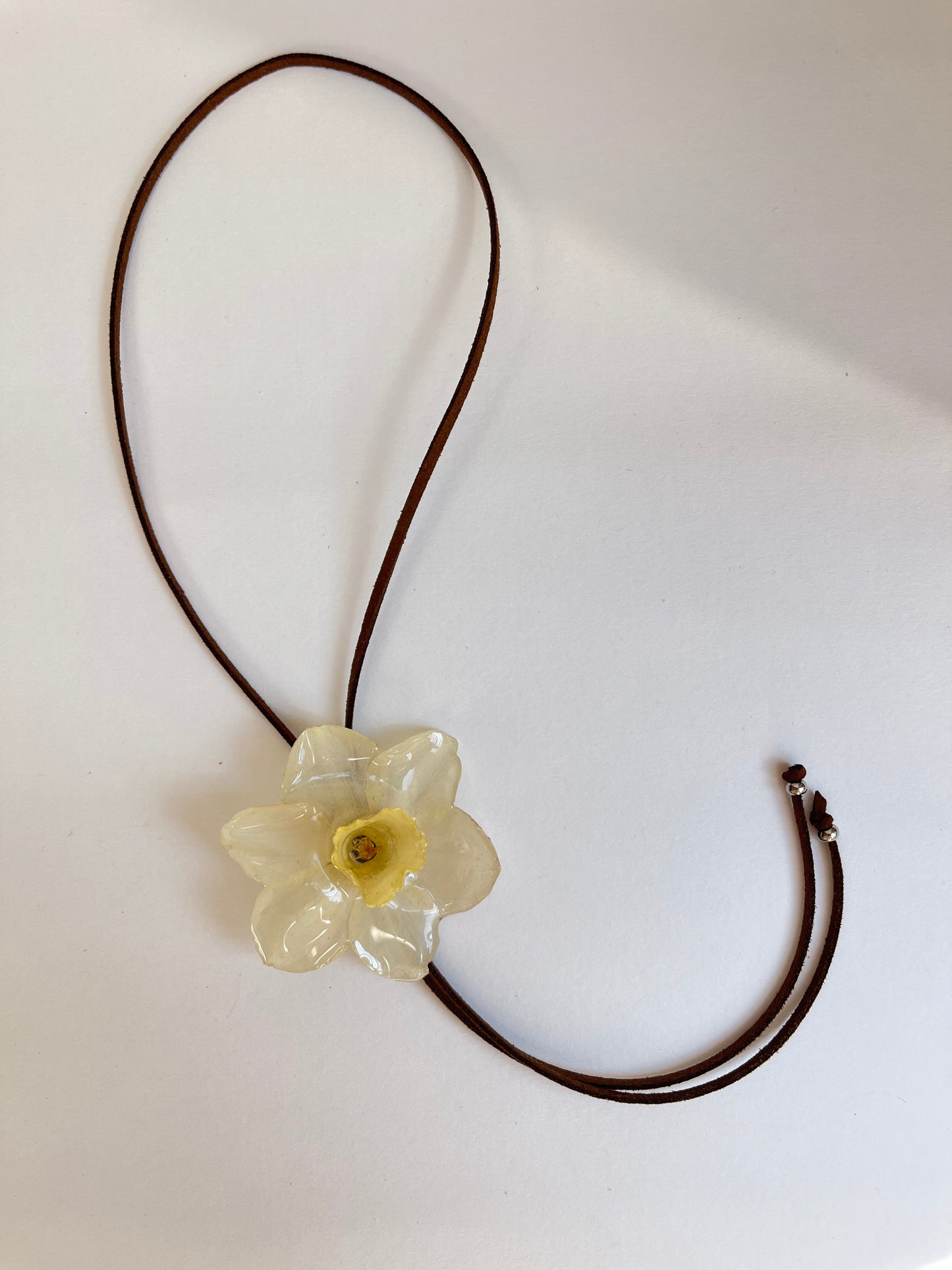 Narciso: Collar corbata