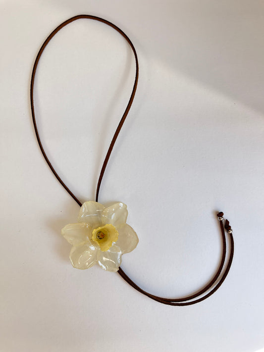 Narciso: Collar corbata