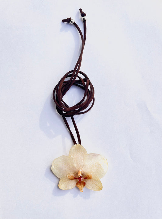 Orquídea, collar.