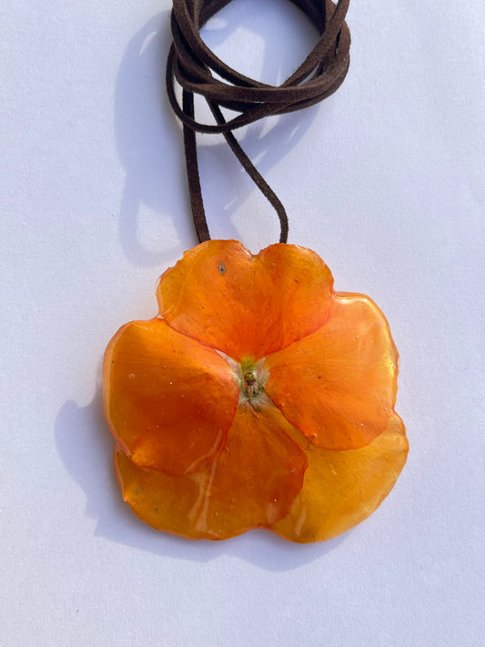 Pensamiento gigante, collar.