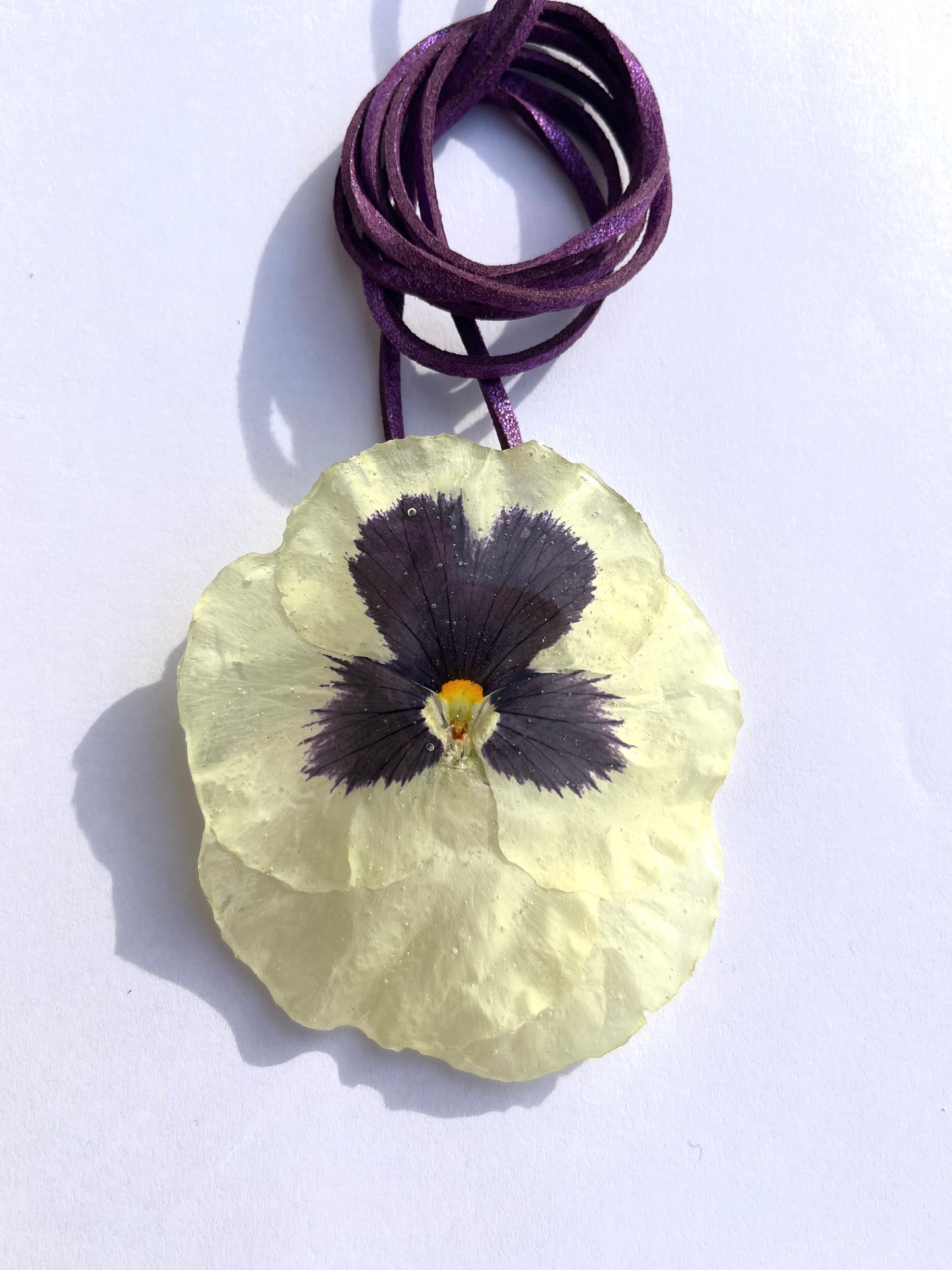 Pensamiento gigante, collar